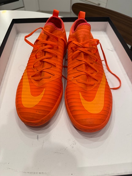Nike inside 44