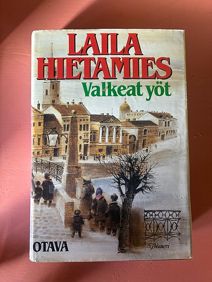 Valkeat yöt kirja Laila Hietamies