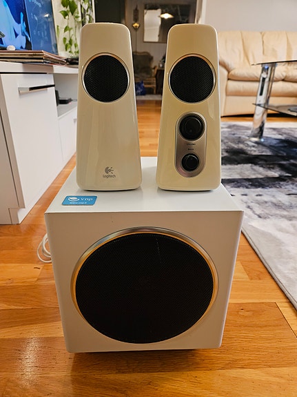 Logitech kaiutinjärjestelmä tietokoneeseen