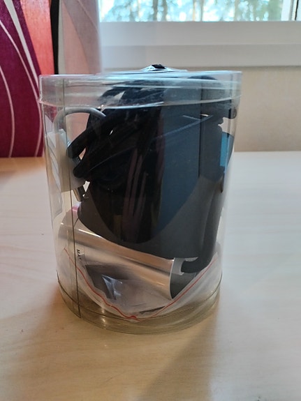 Tarjoa Musta riippuvalaisin, Wirekit.