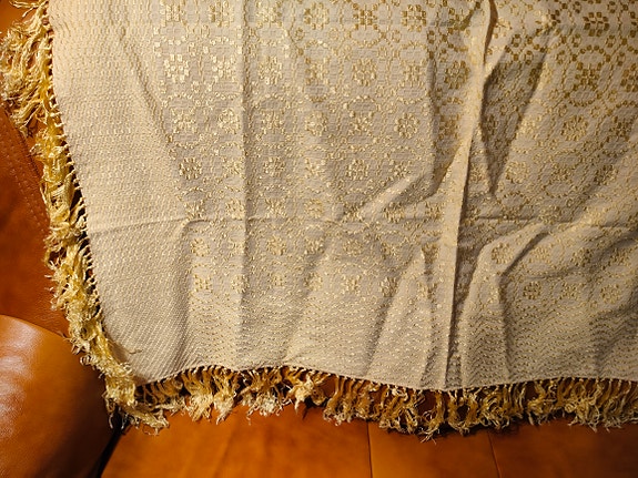 Keltainen vintage pöytäliina