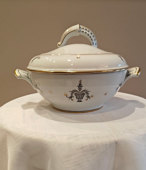 Arabian harvinaisempi soppakulho kannella