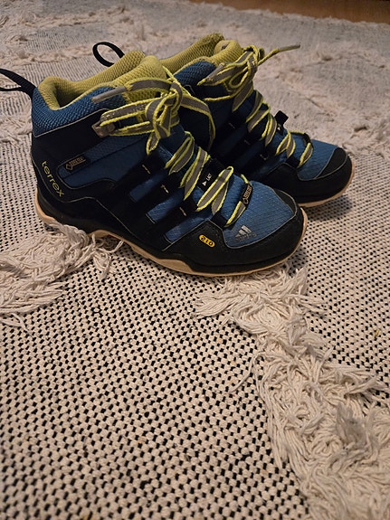 Adidas gore-tex kengät