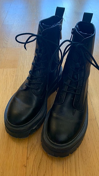 Stradivarius mustat nilkkurit, koko 36