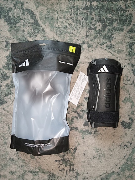 Adidas säärisuojat