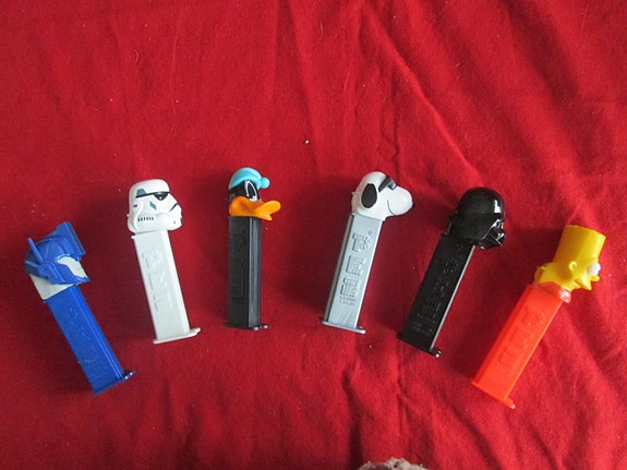 Aidot Lucasfilm 1997 hahmot +  Star Wars, + Disney-hahmot, Bart Simpson,jne