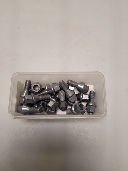 Nissan pyöränpultit