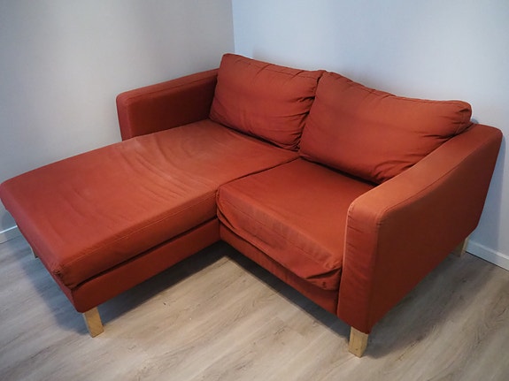 Ikea Karlstad 2-istuttava divaanisohva, tiilenpunainen