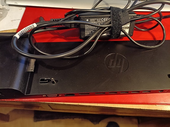 HP usi virtalähde HP kannettavaan. telakan kera.