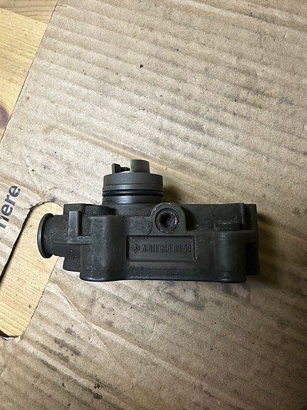Mercedes W203 polttoainepumppu mekaaninen