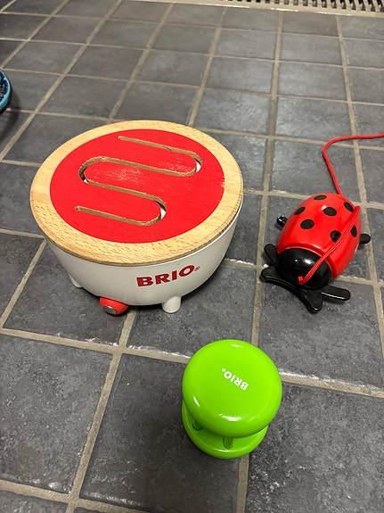 BRIO Lasten lelu Vetolelu Leppäkerttu, helistin ja rumpu