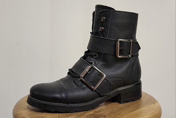 Naisten nahkaiset biker bootsit