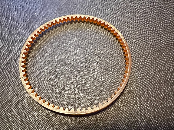 Ompelukoneen kiilahihna uusi MB280, MB-280, pituus 280mm leveys 6mm