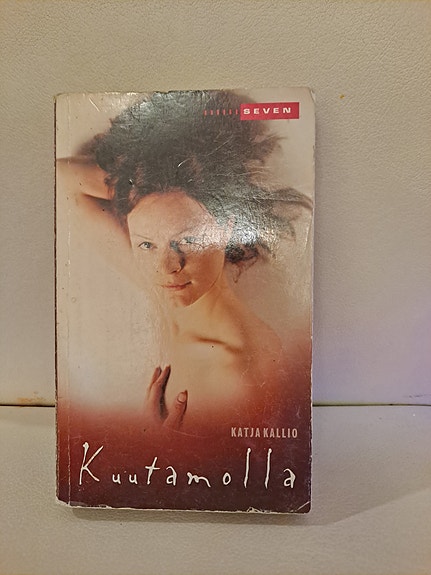 Katja Kallio Kuutamolla Kirja