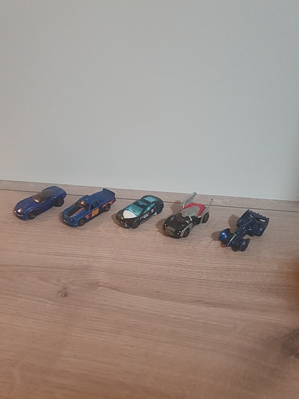 Hot Wheels autoja 5 kpl