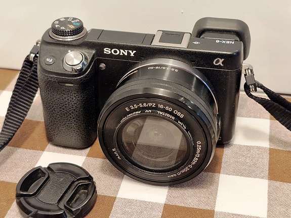 Sony NEX-6 ja varusteita
