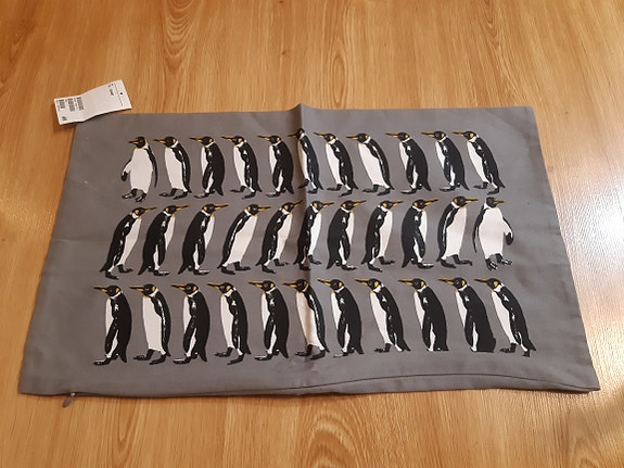 H&M pingviinit tyynynpäällinen