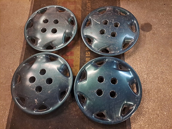 Peugeotin 14" alkuperäiset koristekapselit