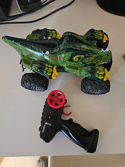Radio-ohjattava auto