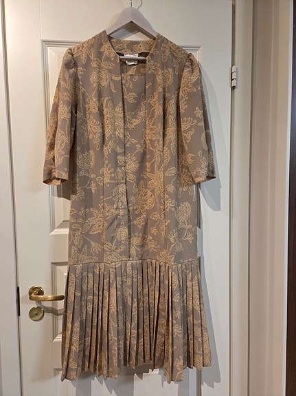 Kotimainen vintage mekko