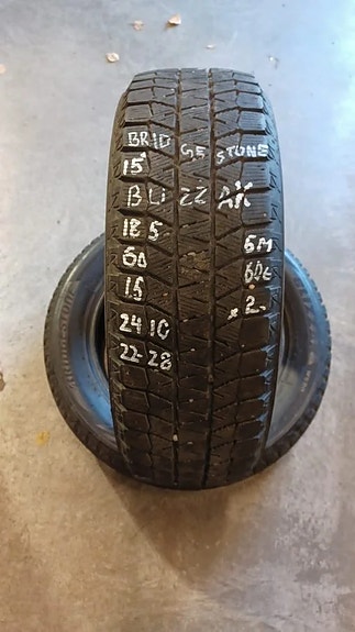 185/60R15 Bridgestone Blizzak kitkarenkaat