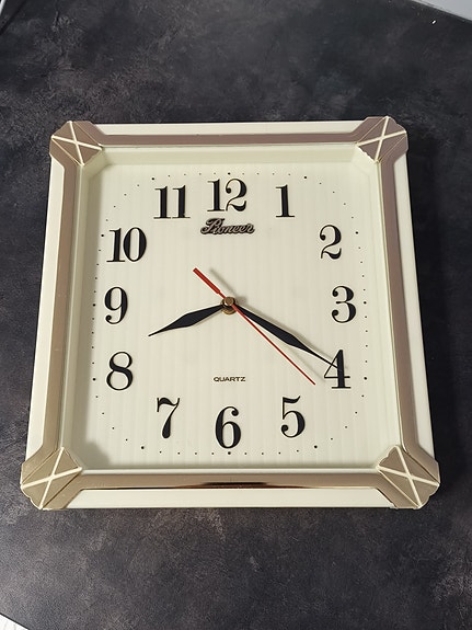Pioneer Quartz seinäkello