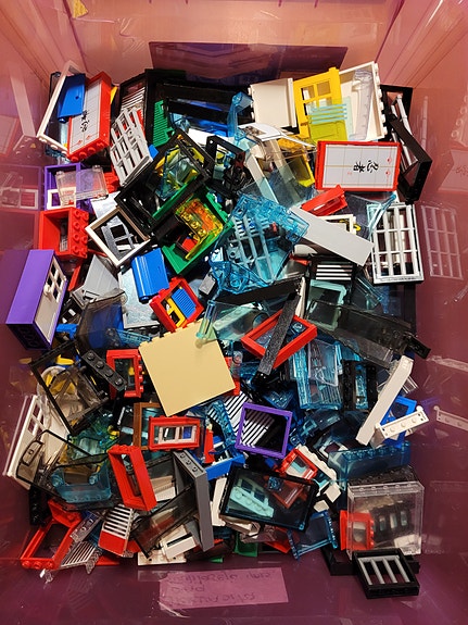 Lego-ikkunoita, ovia yms.