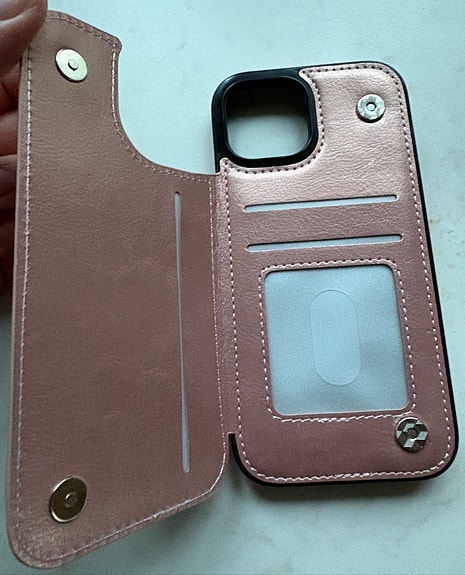 IPhone 15 kuoret