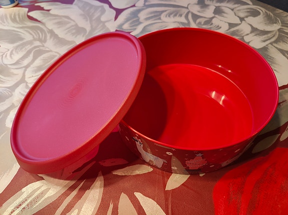 Uusi Tupperware joulu one Touch 2,4 l säilytysastia