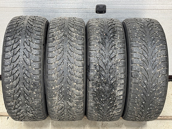 225 60 R17 Nokian Hakkapeliitta 9 103T. DOT 4519. Urasyvyys 6-6.5mm.