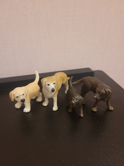 Schleich labradorin noutaja koirat.