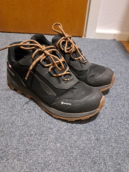 Uudet Dachsteinin goretex kengät