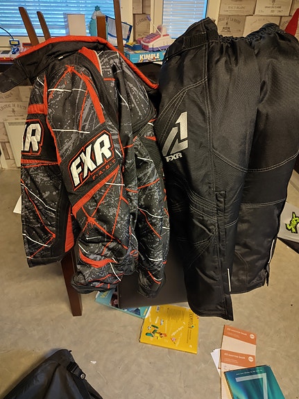 Lasten/nuorten talvi urheiluun FXR racing puku