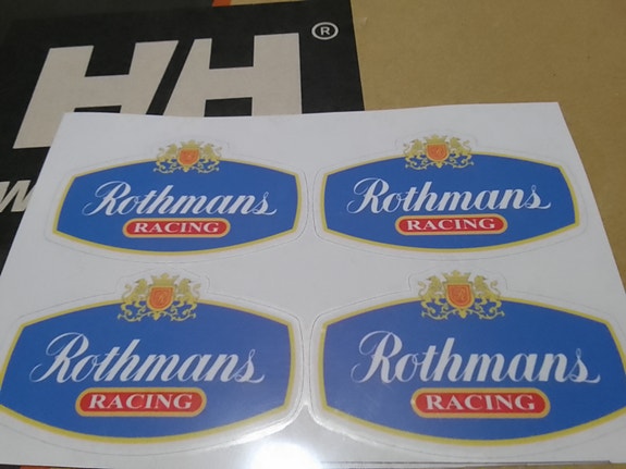 Rothmans Racing-tarrat kotiin postitettuna