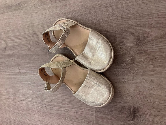 H&M kultaiset sandaalit/juhlakengät koko 27