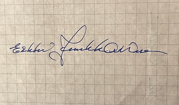 Elina Karjalainen / Erkki Junkkarinen nimmarit paperilla