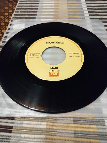 Mari (Rantasila) 7" Auringossa