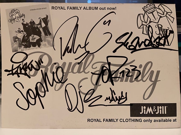 Royal Family kortti nimikirjoituksilla