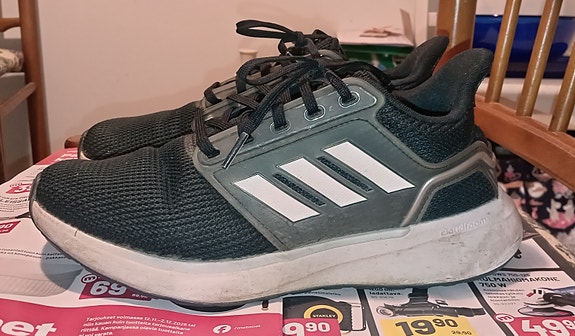 Adidas Juoksukengät EQ19
