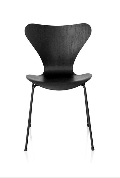 O: Fritz Hansen Seiska-tuoli 3107 (kuultomaalattu musta, yksivärinen