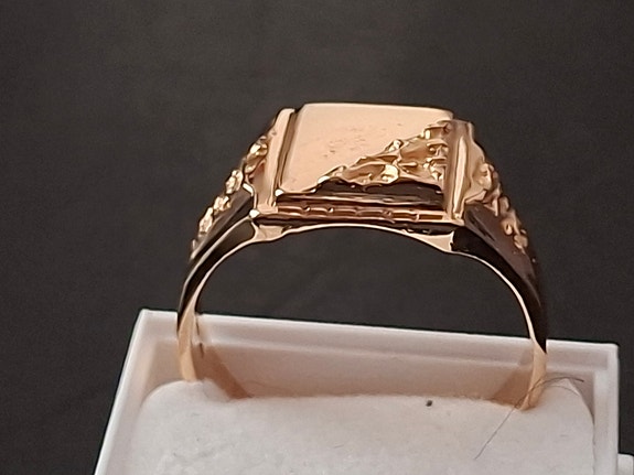 Tyylikäs kultainen 14k (585) kantasormus