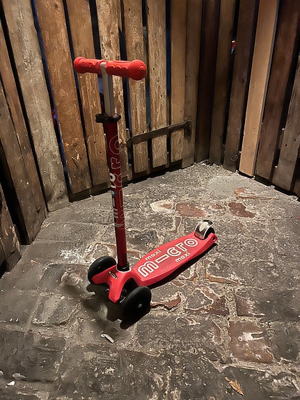 Maxi Micro Deluxe - 3 wheel scooter - red