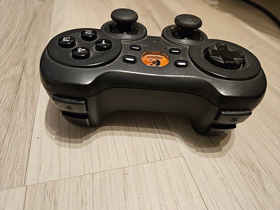 Logitech Rumblepad 2 peliohjain (PC)