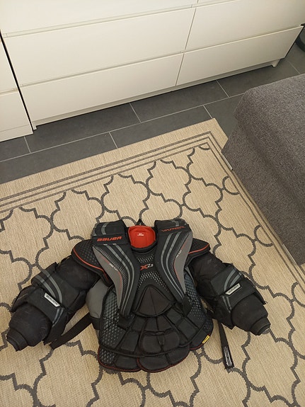 Jääkiekkomaalivahdin rintapanssari bauer x2 vapor int l