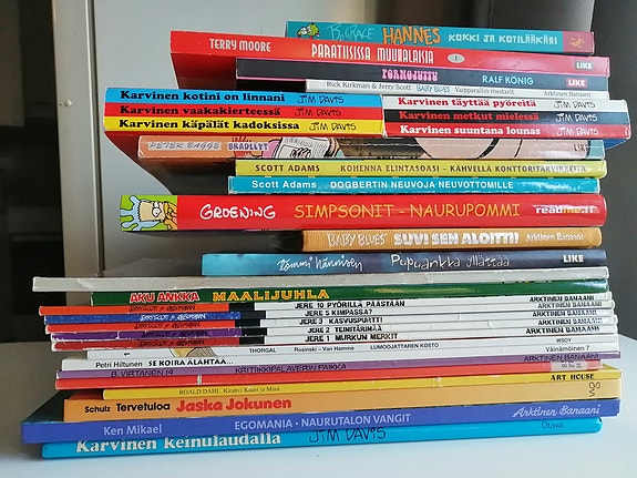 Sarjakuvapaketti, suomi (27 kpl, Scott Adams, Jim Davis...)