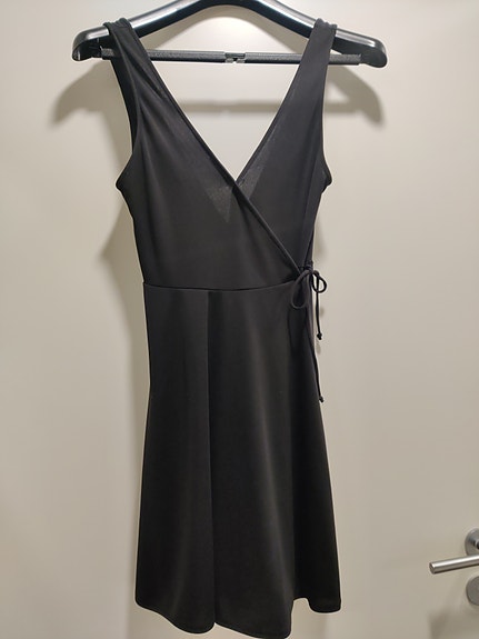 Bershka pikku-musta mekko, XS-S
