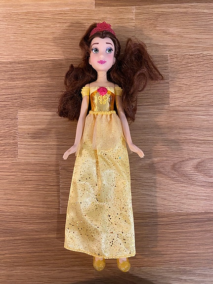 Disney Belle nukke