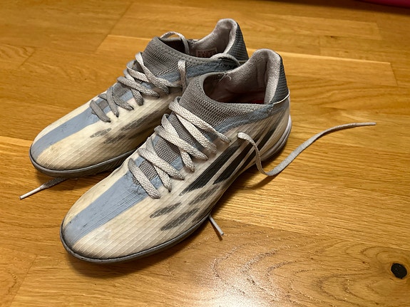 Adidas turf jalkapallokentät 39,5