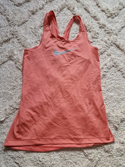Nike treenitoppi