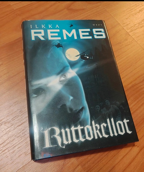 Kirja Ilkka Remeksen "Ruttokellot"
